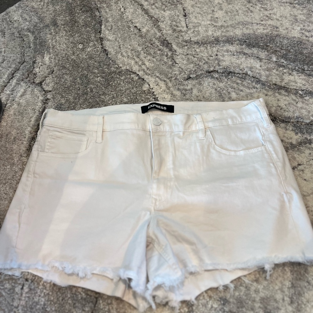 Express Women's White Mid Rise Denim Shorts Size 18